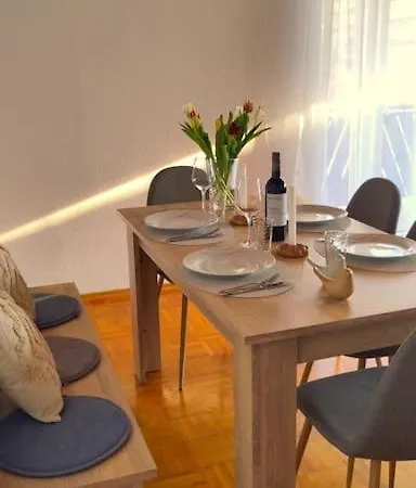 Bright, Modern And Spacious - Apartment 